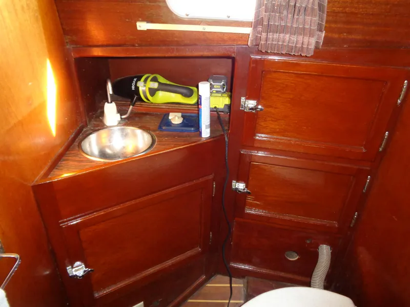 1972 Islander 34 Sloop
