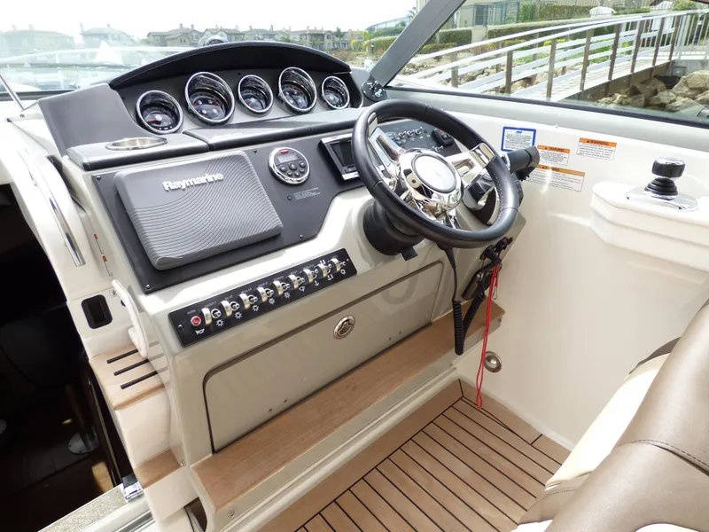 2015 Sea Ray Sundancer 350