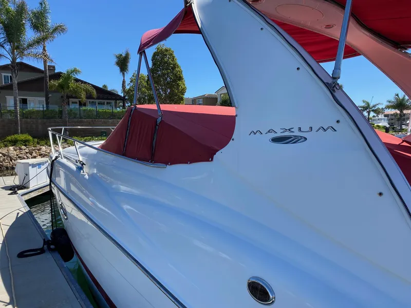 2005 Maxum 3100 SCR