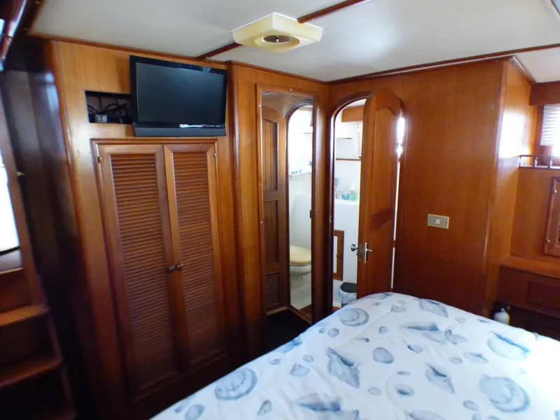 1984 Marine Trader 40 LaBelle by Bestway