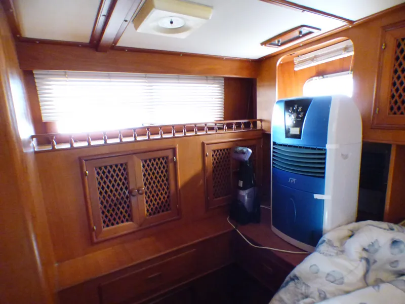 1984 Marine Trader 40 LaBelle by Bestway