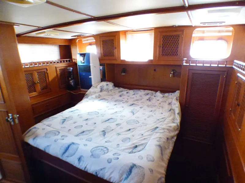 1984 Marine Trader 40 LaBelle by Bestway