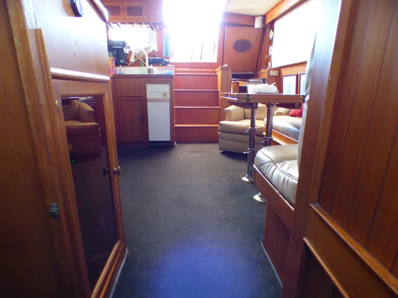 1984 Marine Trader 40 LaBelle by Bestway