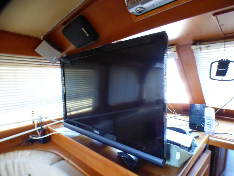 1984 Marine Trader 40 LaBelle by Bestway