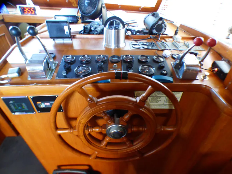 1984 Marine Trader 40 LaBelle by Bestway
