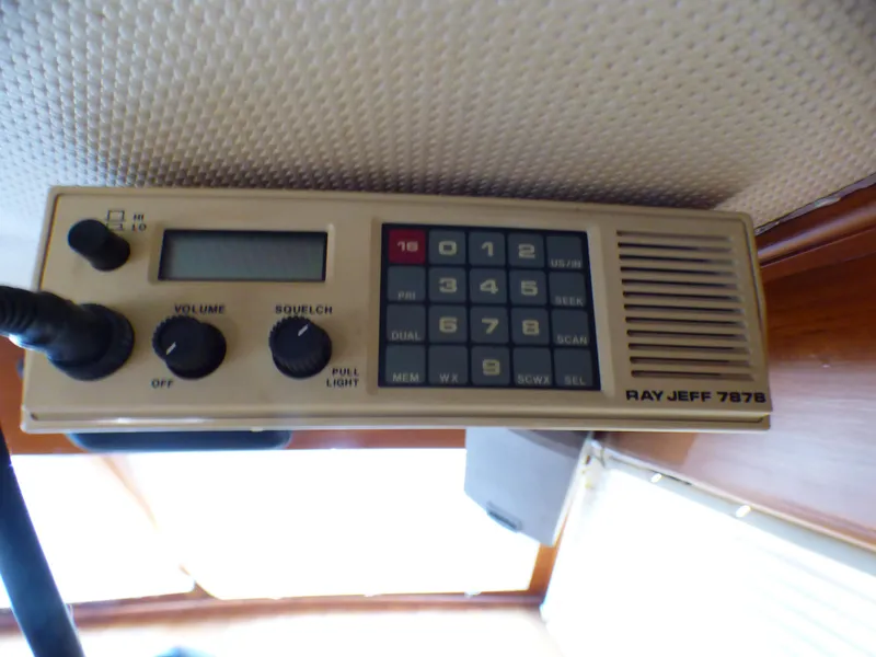 1984 Marine Trader 40 LaBelle by Bestway