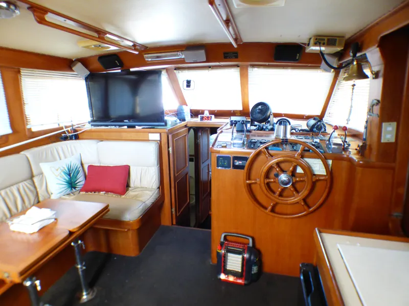 1984 Marine Trader 40 LaBelle by Bestway