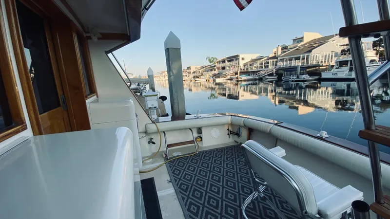 1990 Pacemaker 37 Sportfisherman