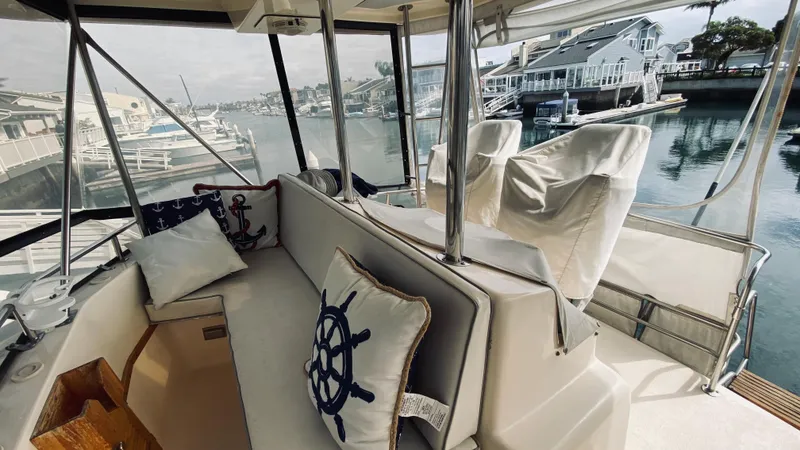 1990 Pacemaker 37 Sportfisherman