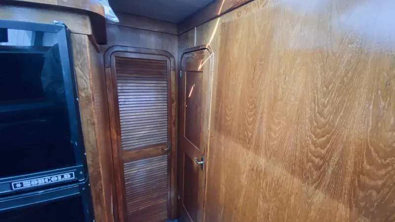1990 Pacemaker 37 Sportfisherman