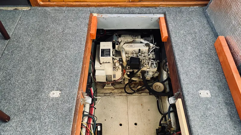 1990 Pacemaker 37 Sportfisherman