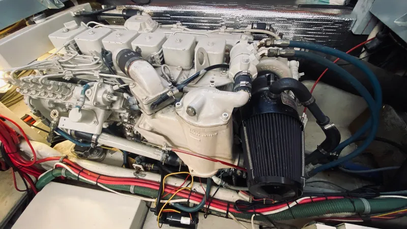 1990 Pacemaker 37 Sportfisherman