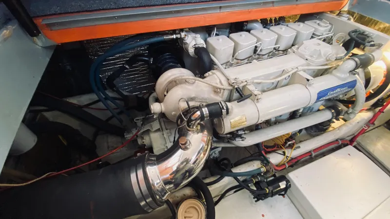 1990 Pacemaker 37 Sportfisherman