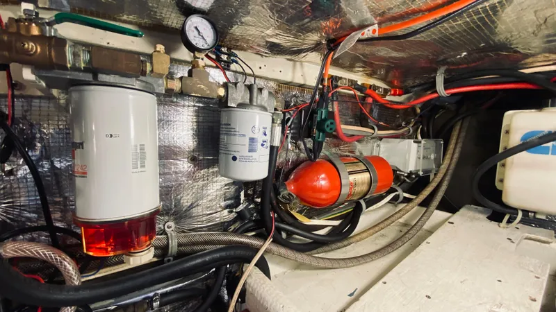 1990 Pacemaker 37 Sportfisherman