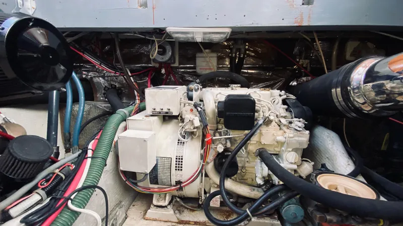 1990 Pacemaker 37 Sportfisherman
