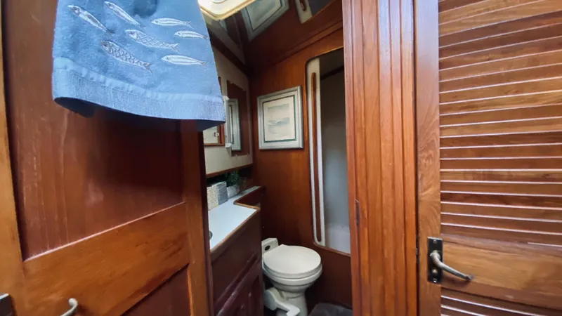 1990 Pacemaker 37 Sportfisherman
