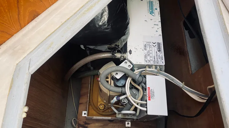 1990 Pacemaker 37 Sportfisherman