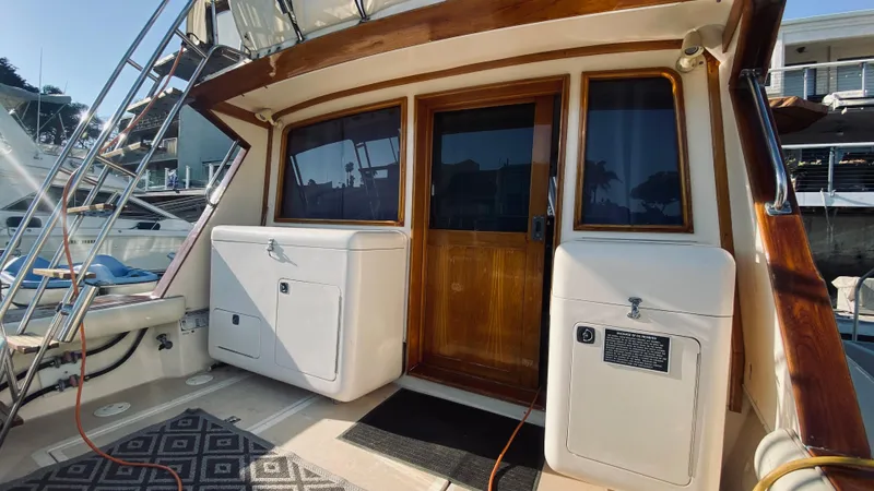 1990 Pacemaker 37 Sportfisherman