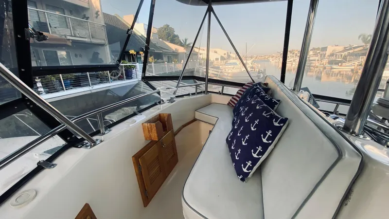 1990 Pacemaker 37 Sportfisherman