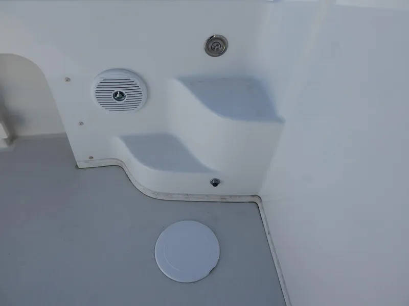 Cockpit stereo speakers