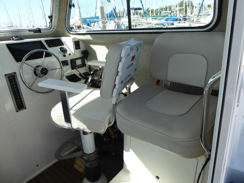 Helm seat and rear seat
