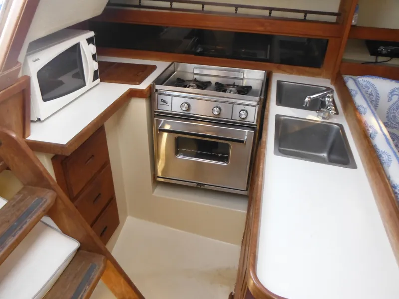 1985 Catalina 30