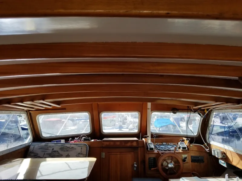 1970 Luhrs Flybridge