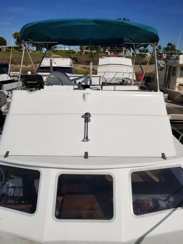 1970 Luhrs Flybridge