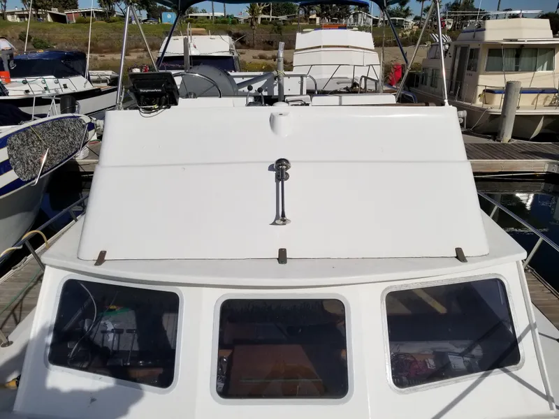 1970 Luhrs Flybridge