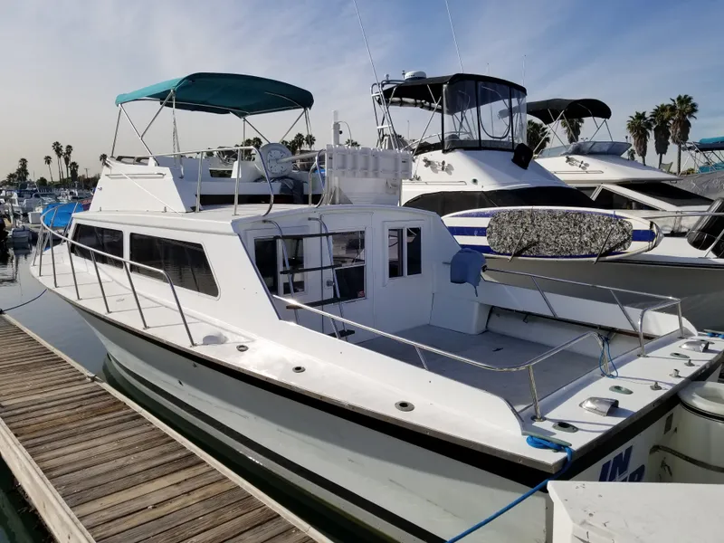 1970 Luhrs Flybridge