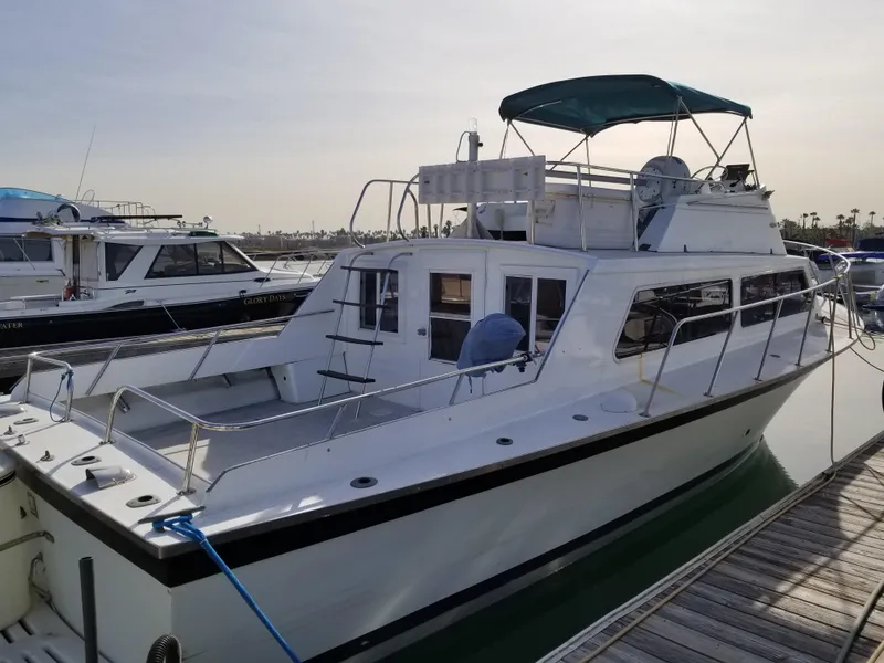 1970 Luhrs Flybridge