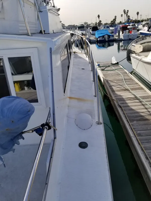 1970 Luhrs Flybridge