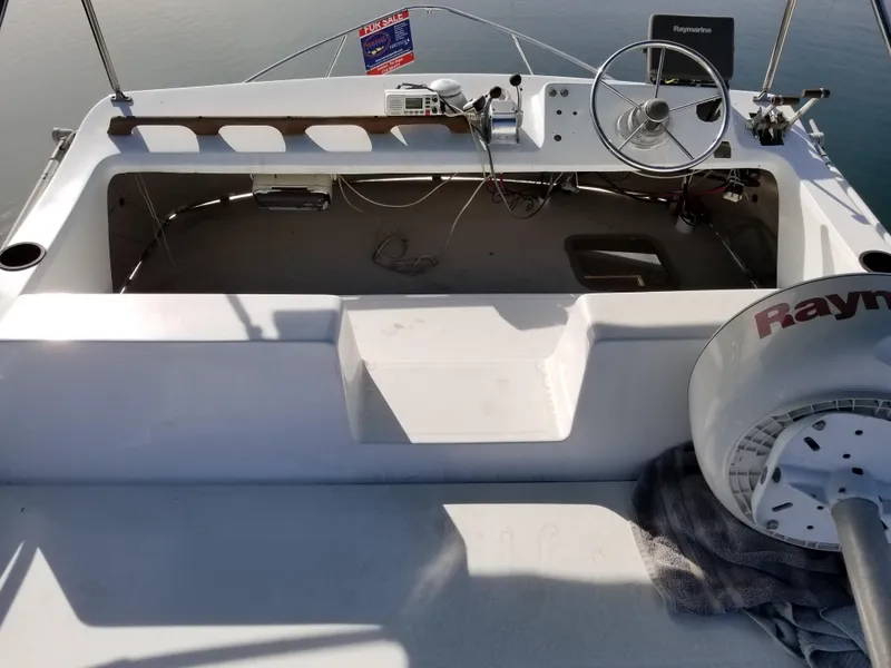 1970 Luhrs Flybridge