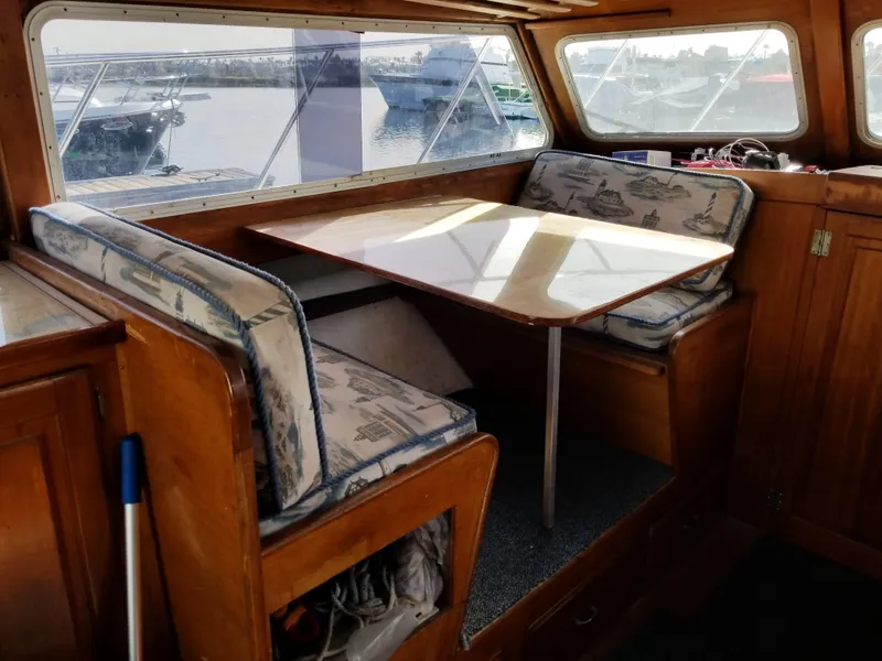 1970 Luhrs Flybridge