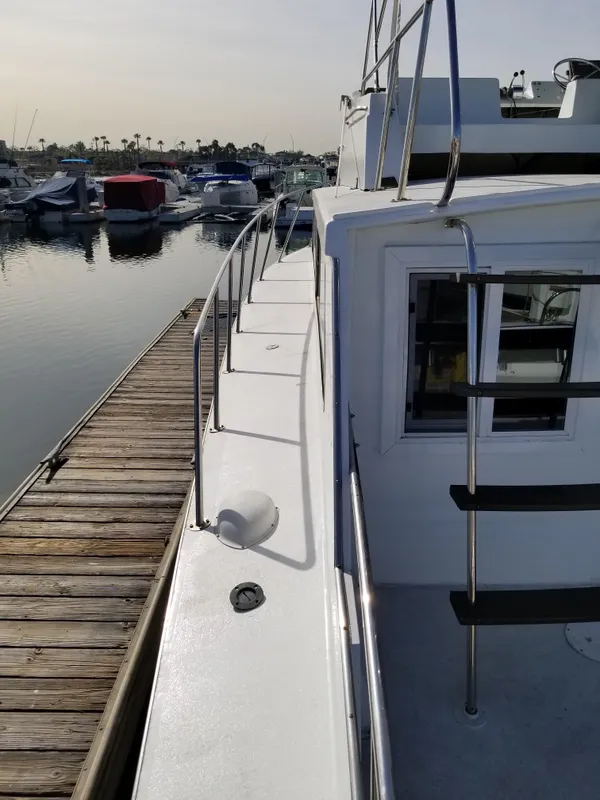1970 Luhrs Flybridge