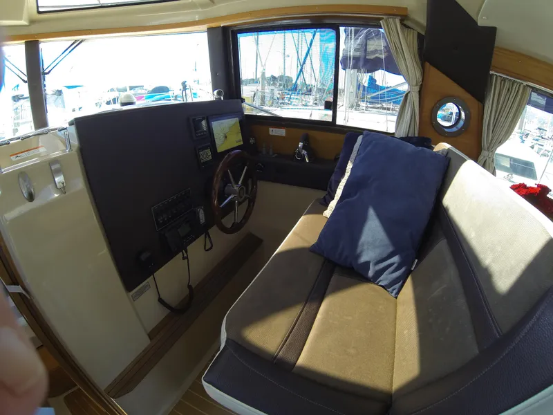 Helm Seating