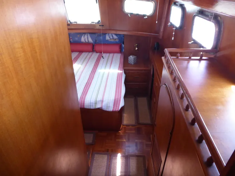 To aft cabin