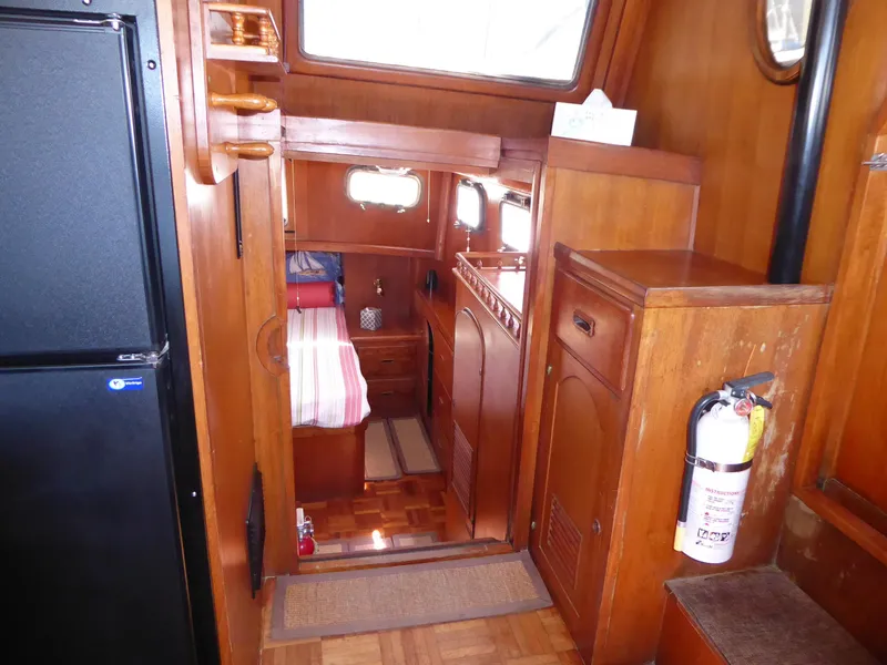 Looking to aft cabin