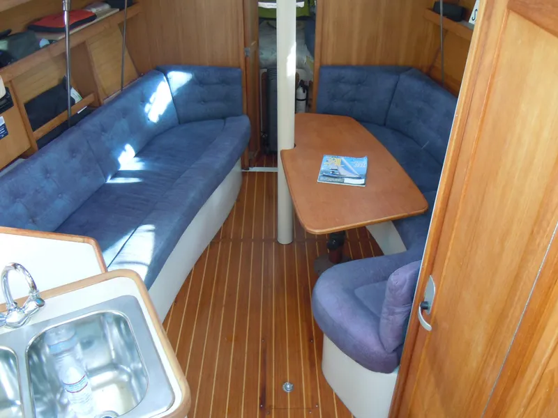 1999 Catalina 320