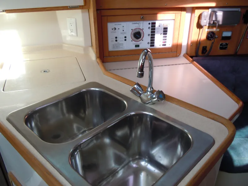 1999 Catalina 320