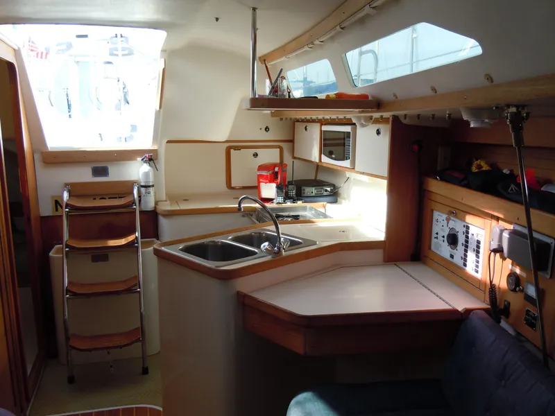 1999 Catalina 320