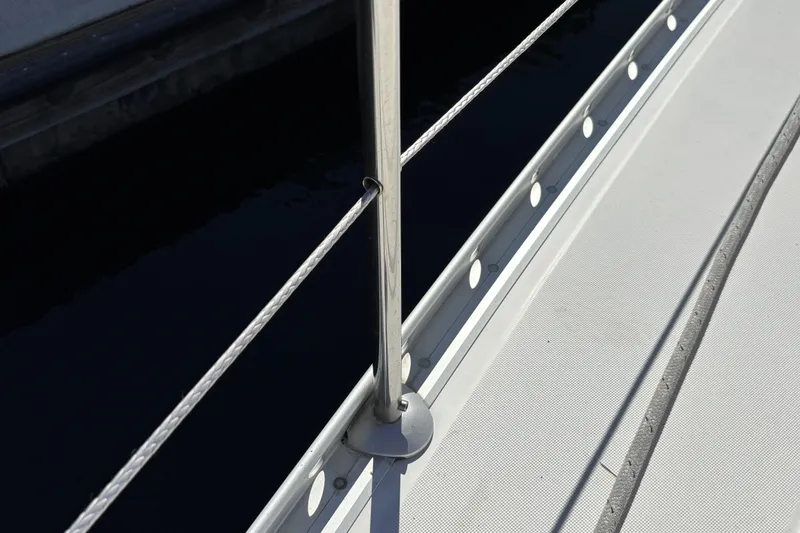 Close-up of Beneteau Oceanis 400 yacht deck railing, 1997 model.