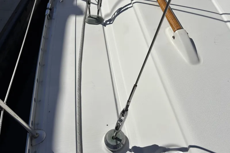Deck of 1997 Beneteau Oceanis 400 sailboat with rigging details.