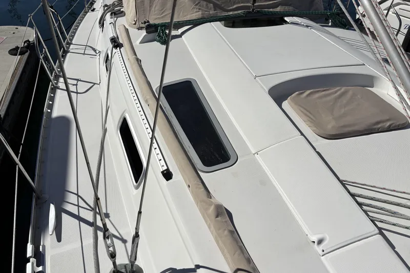 1997 Beneteau Oceanis 400 sailboat deck with hatches and rigging details.