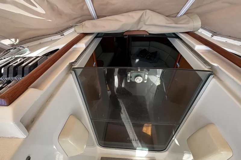 Interior view of 1997 Beneteau Oceanis 400 sailboat cabin entrance.