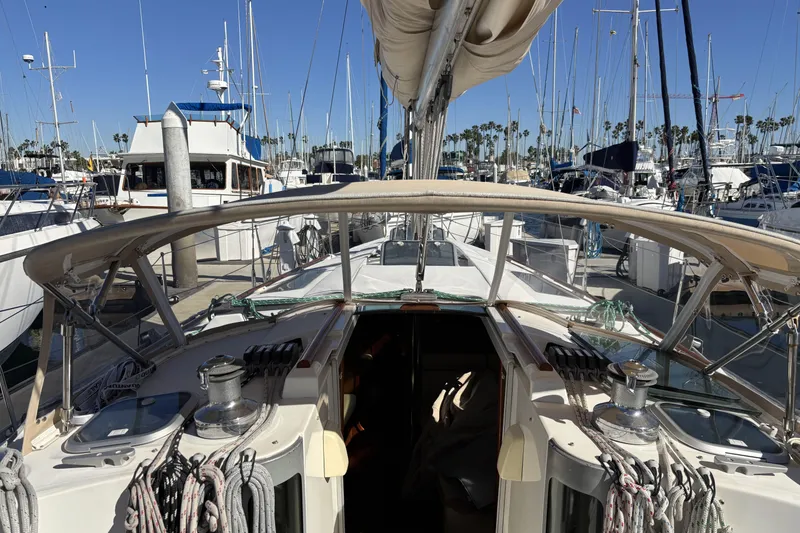 1997 Beneteau Oceanis 400 sailboat docked in a marina, surrounded by other boats.