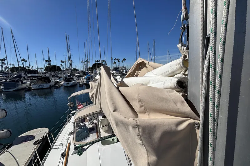1997 Beneteau Oceanis 400 sailboat docked in a marina, surrounded by other boats.