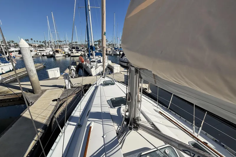 1997 Beneteau Oceanis 400 sailboat docked in a marina under clear blue skies.