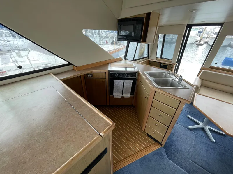 2000 Bayliner 3988 Sedan