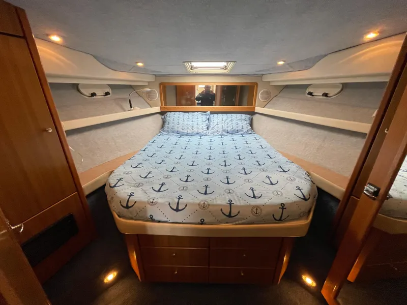 2000 Bayliner 3988 Sedan